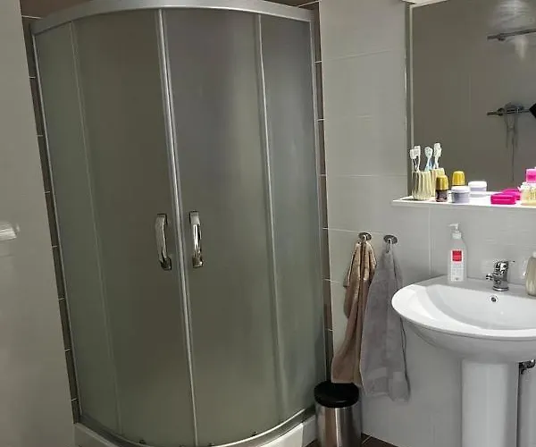 Apartament Geni White *